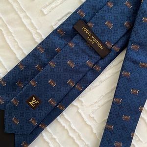 Louis Vuitton Tie monogram Blue with mini LV suit cases